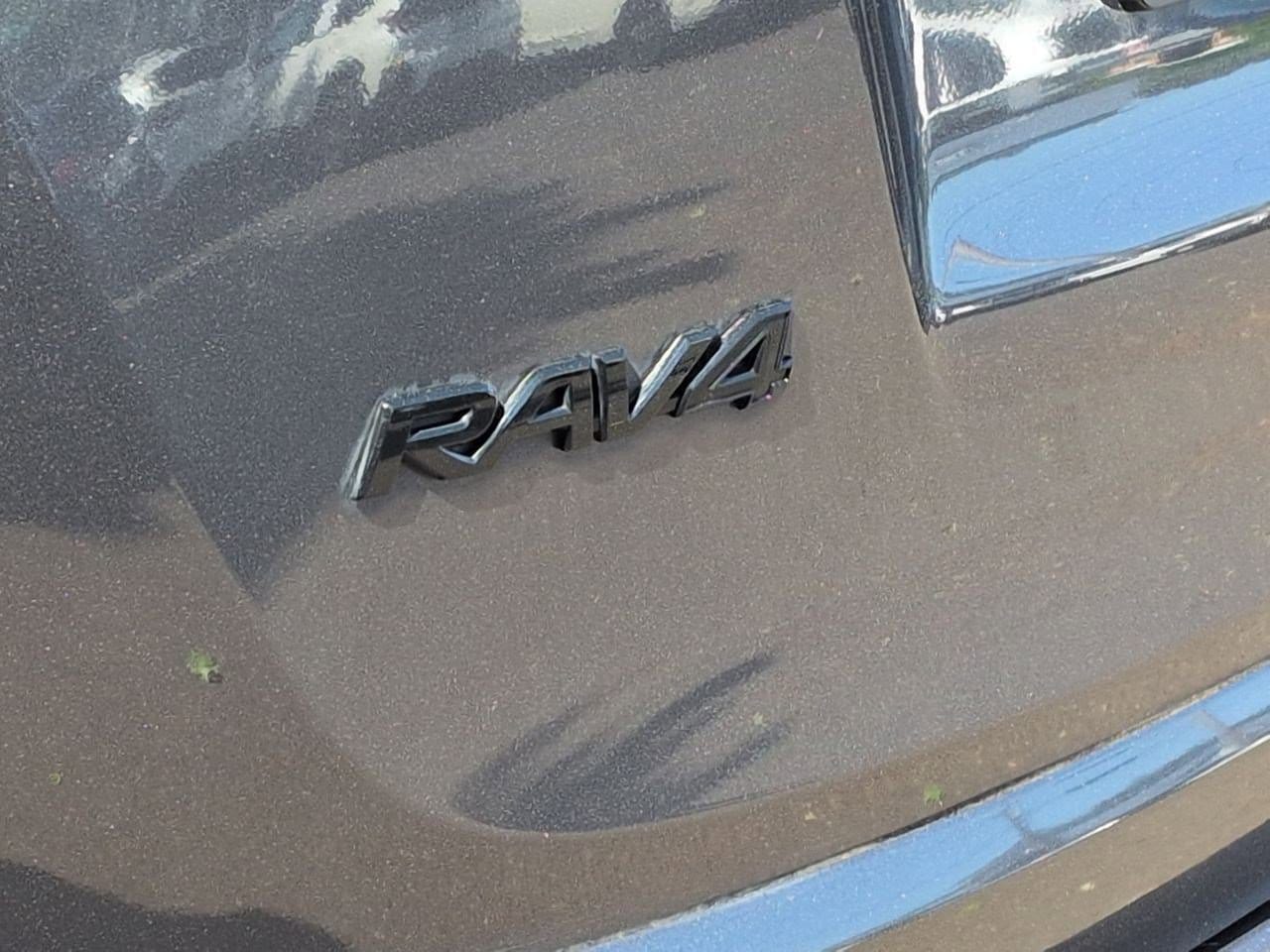 Thumbnail: 2018 Toyota RAV4 - 13