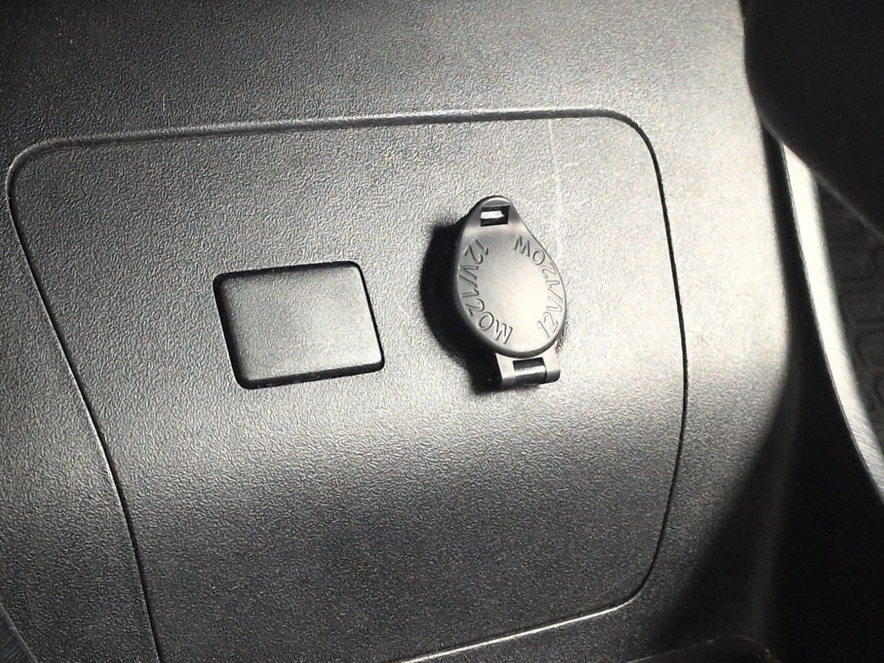 Thumbnail: 2015 Toyota Prius - 31