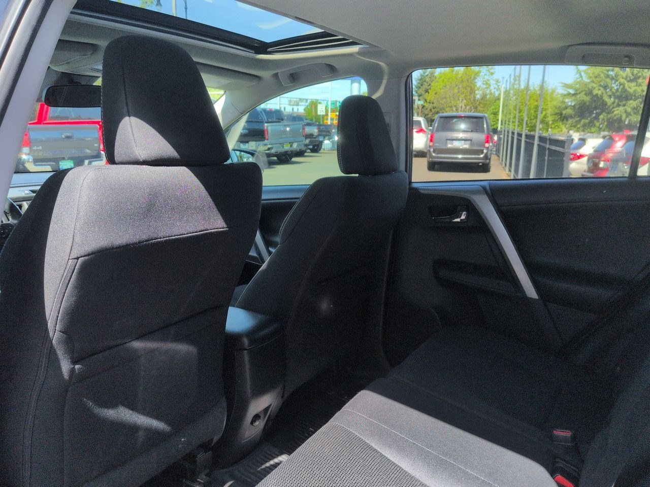 Thumbnail: 2017 Toyota RAV4 - 16