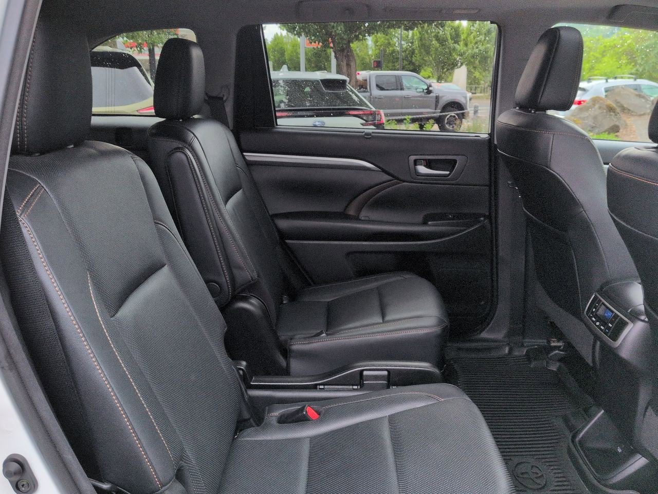 Thumbnail: 2018 Toyota Highlander - 21