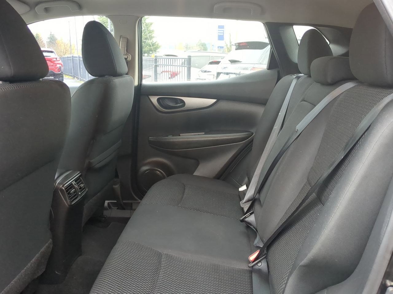 Thumbnail: 2018 Nissan Rogue Sport - 18