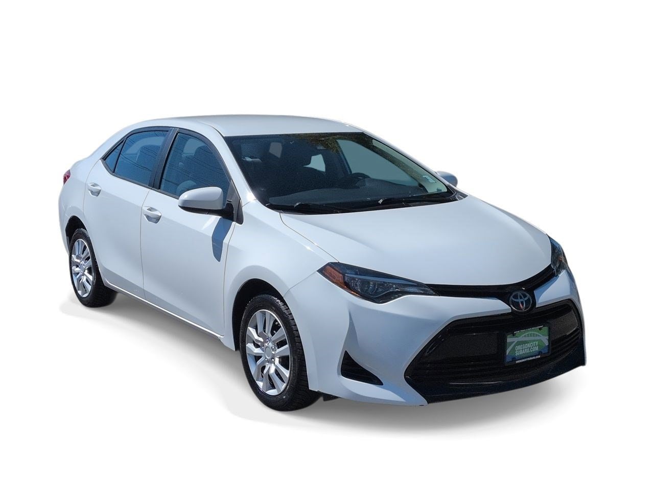 Used 2018 Toyota Corolla LE with VIN 5YFBURHE2JP854853 for sale in Oregon City, OR