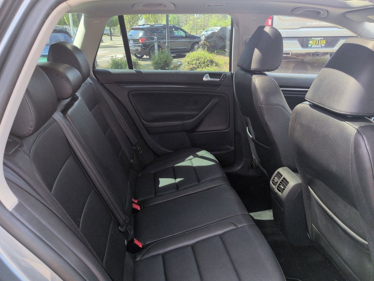 Thumbnail: 2011 Volkswagen Jetta - 21