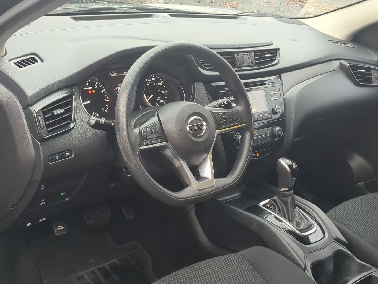 Thumbnail: 2018 Nissan Rogue Sport - 10