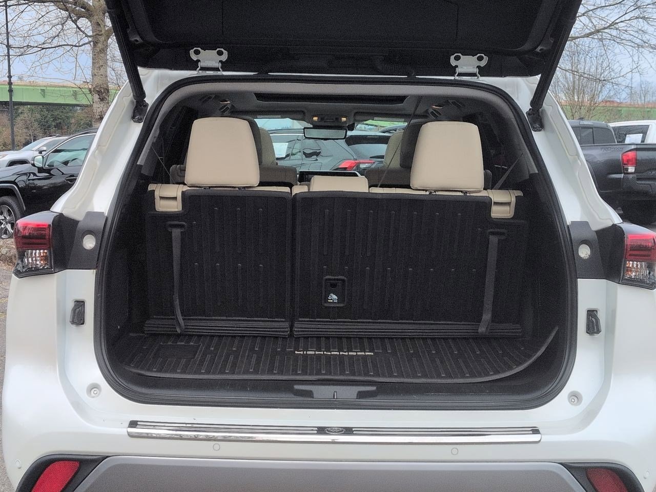 Thumbnail: 2020 Toyota Highlander - 36