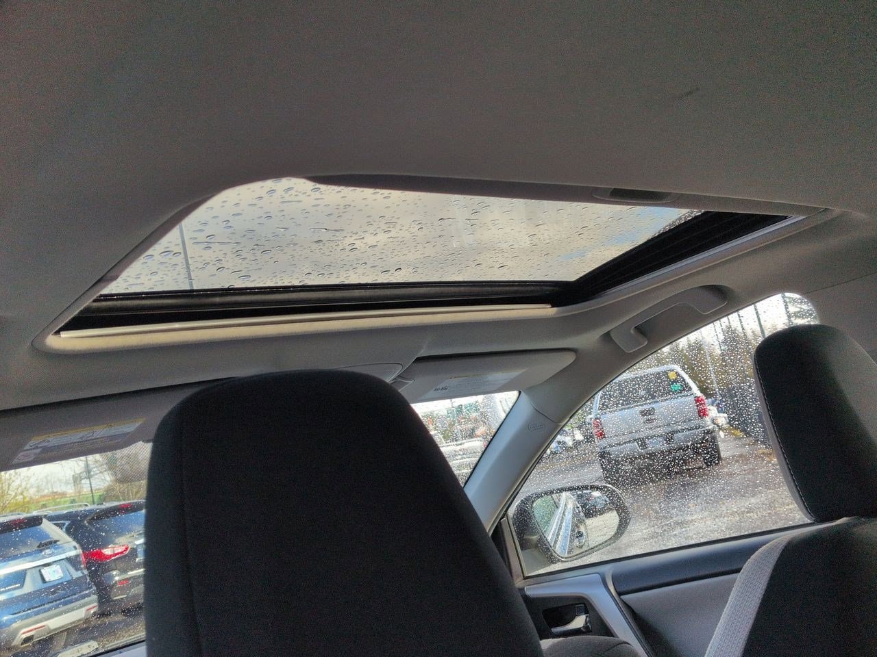 Thumbnail: 2018 Toyota RAV4 - 20