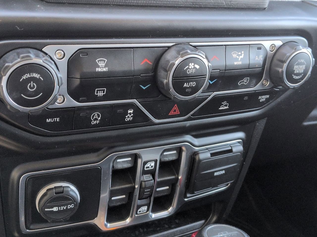 Thumbnail: 2022 Jeep Gladiator - 27