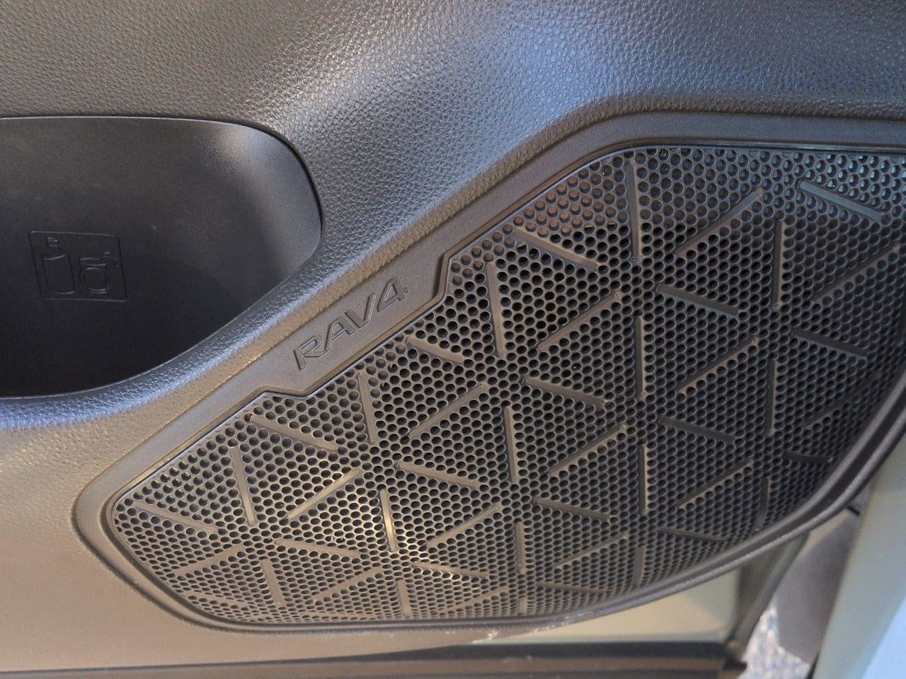 Thumbnail: 2022 Toyota RAV4 - 32