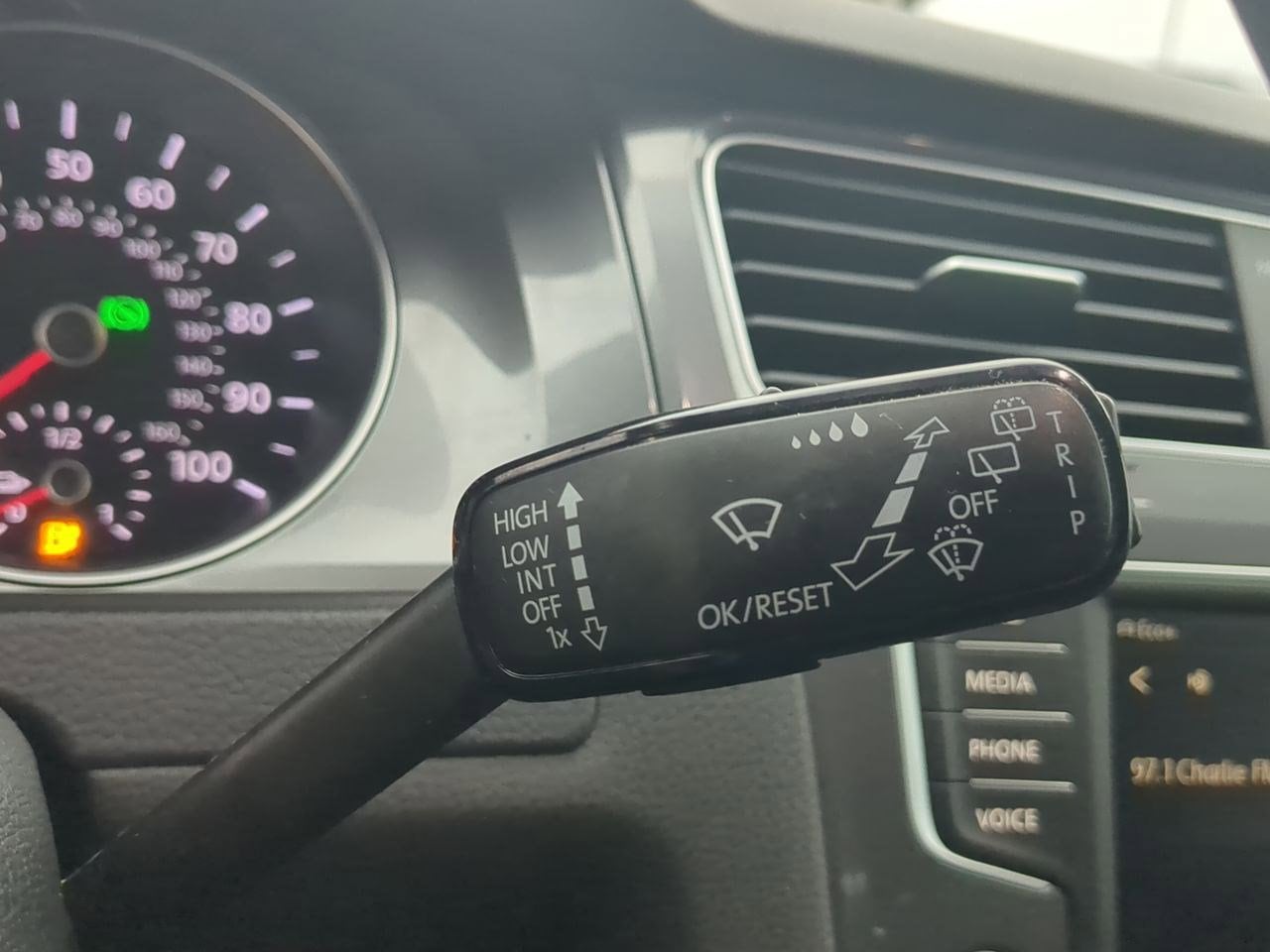 Thumbnail: 2016 Volkswagen e-Golf - 24