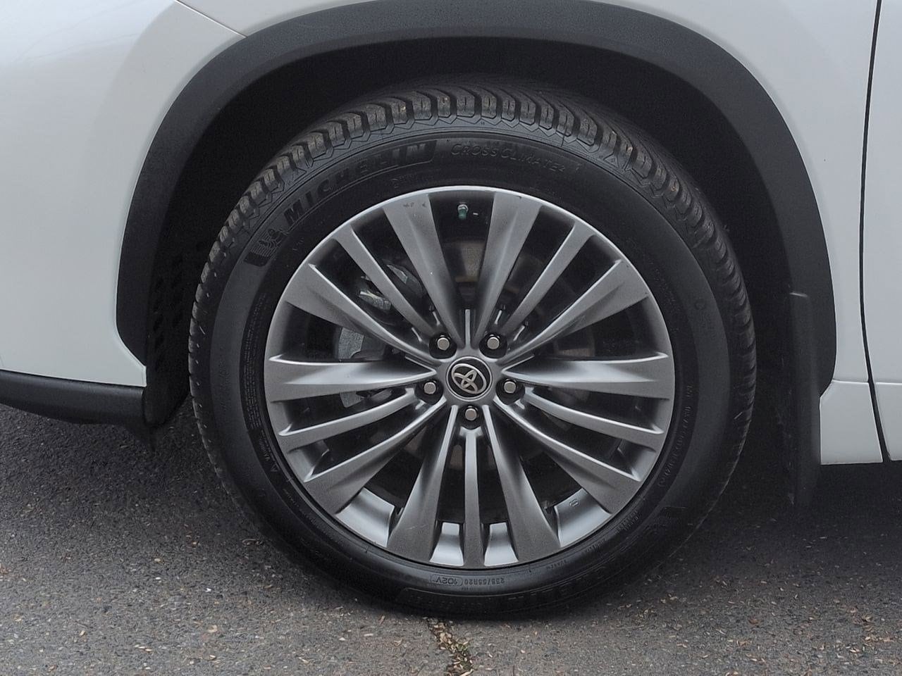 Thumbnail: 2020 Toyota Highlander - 14