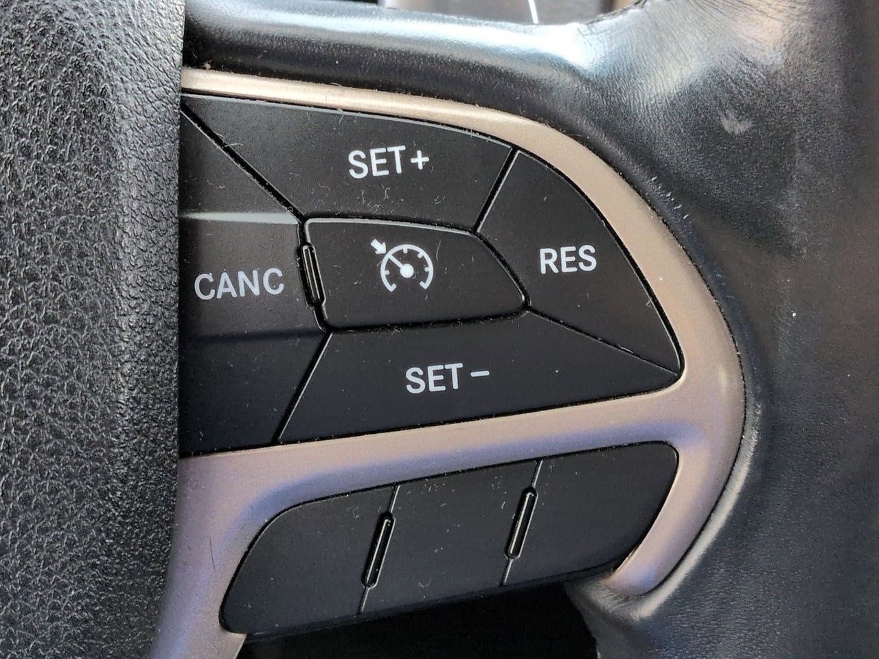 Thumbnail: 2014 Jeep Grand Cherokee - 32