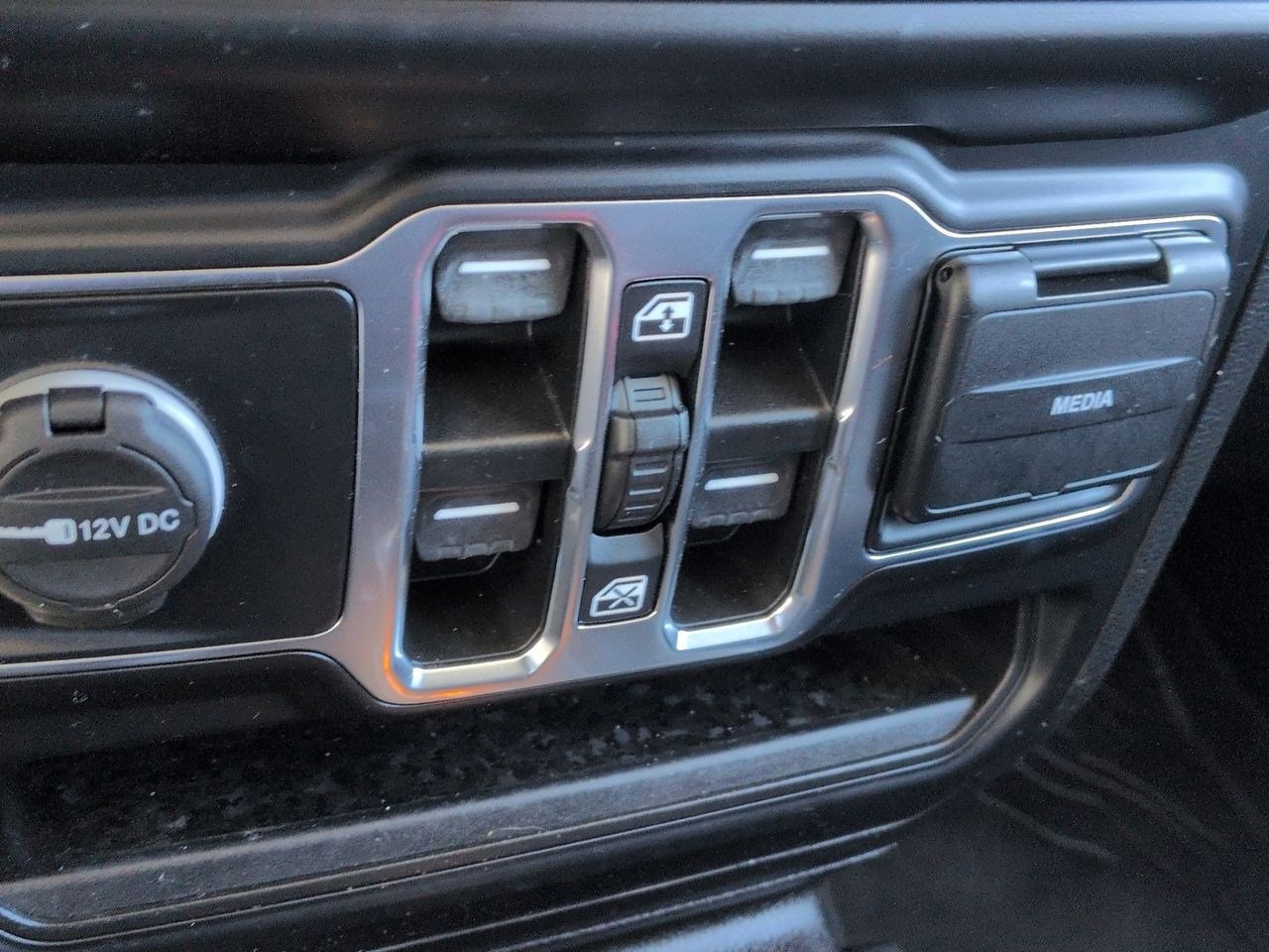 Thumbnail: 2022 Jeep Gladiator - 30