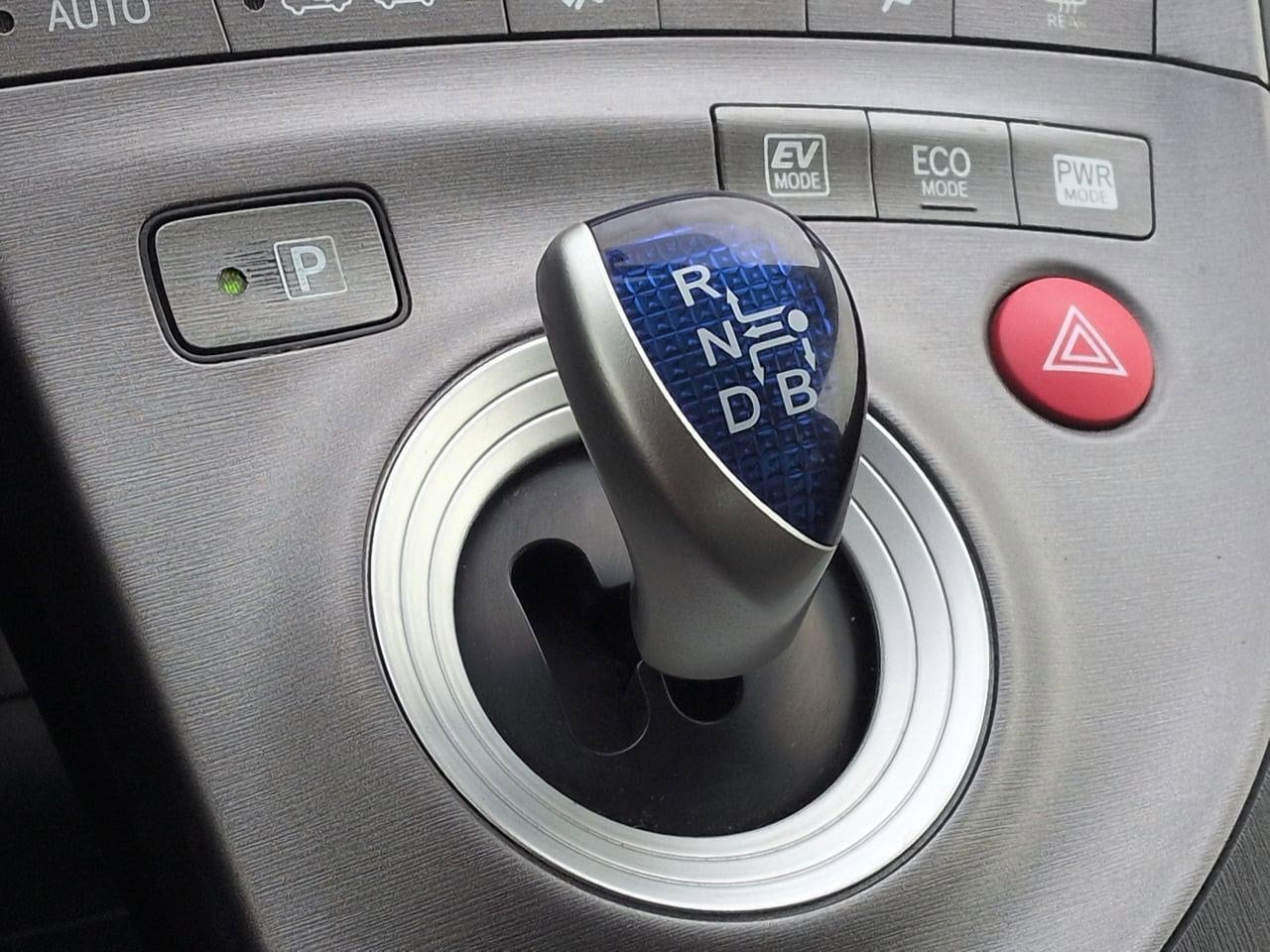 Thumbnail: 2015 Toyota Prius - 32