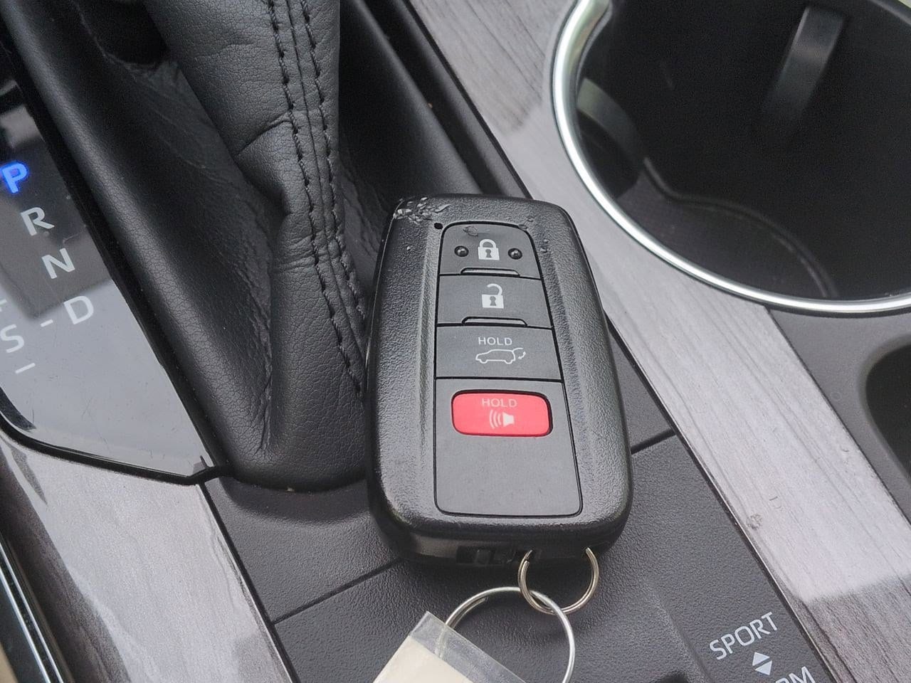 Thumbnail: 2020 Toyota Highlander - 38