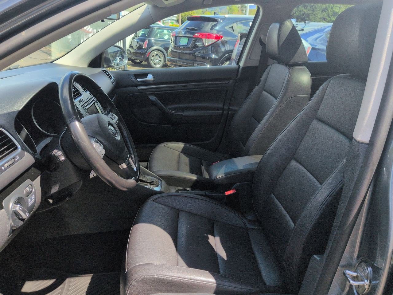 Thumbnail: 2011 Volkswagen Jetta - 16
