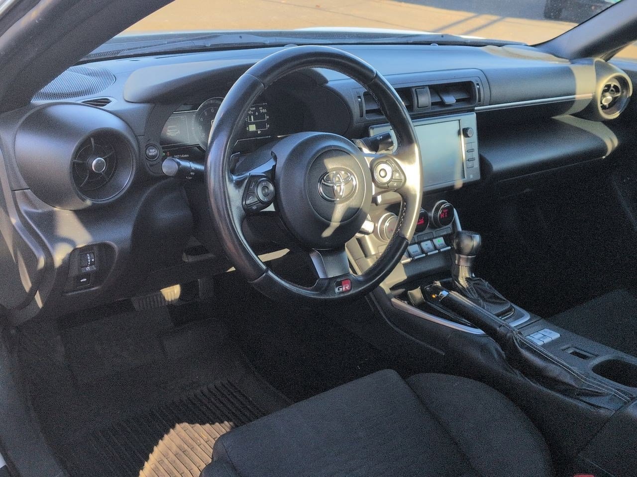 Thumbnail: 2023 Toyota GR86 - 10