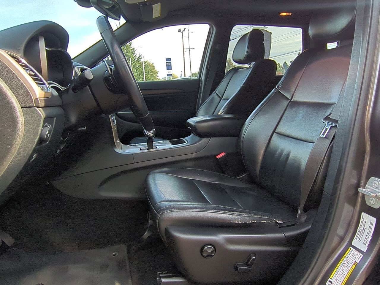 Thumbnail: 2015 Jeep Grand Cherokee - 17