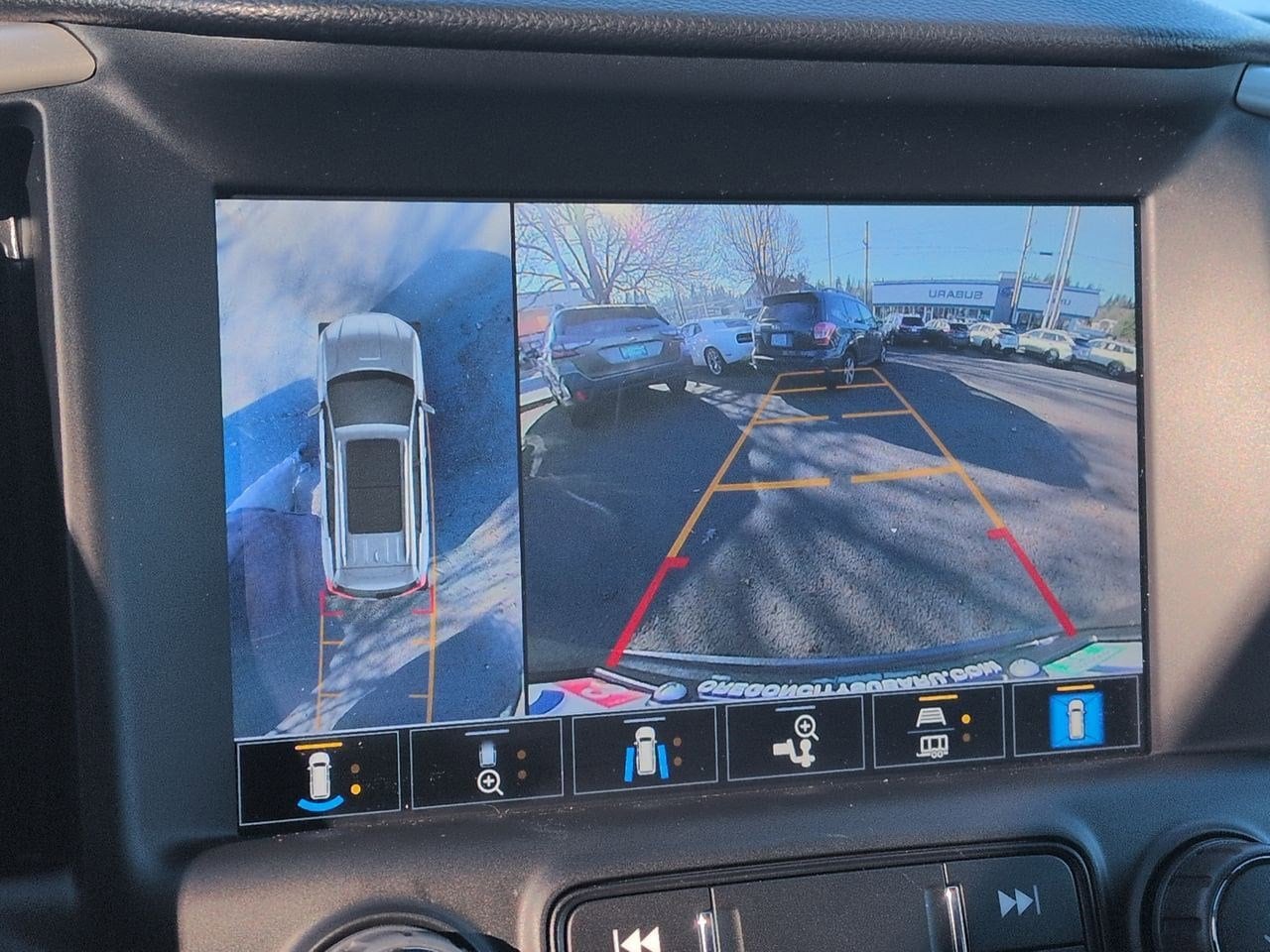 Thumbnail: 2022 GMC Terrain - 31