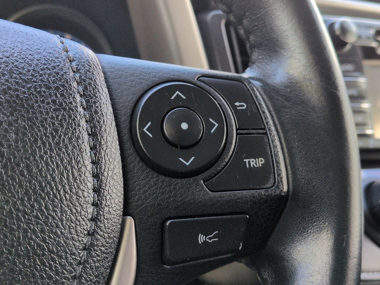 Thumbnail: 2017 Toyota RAV4 - 25