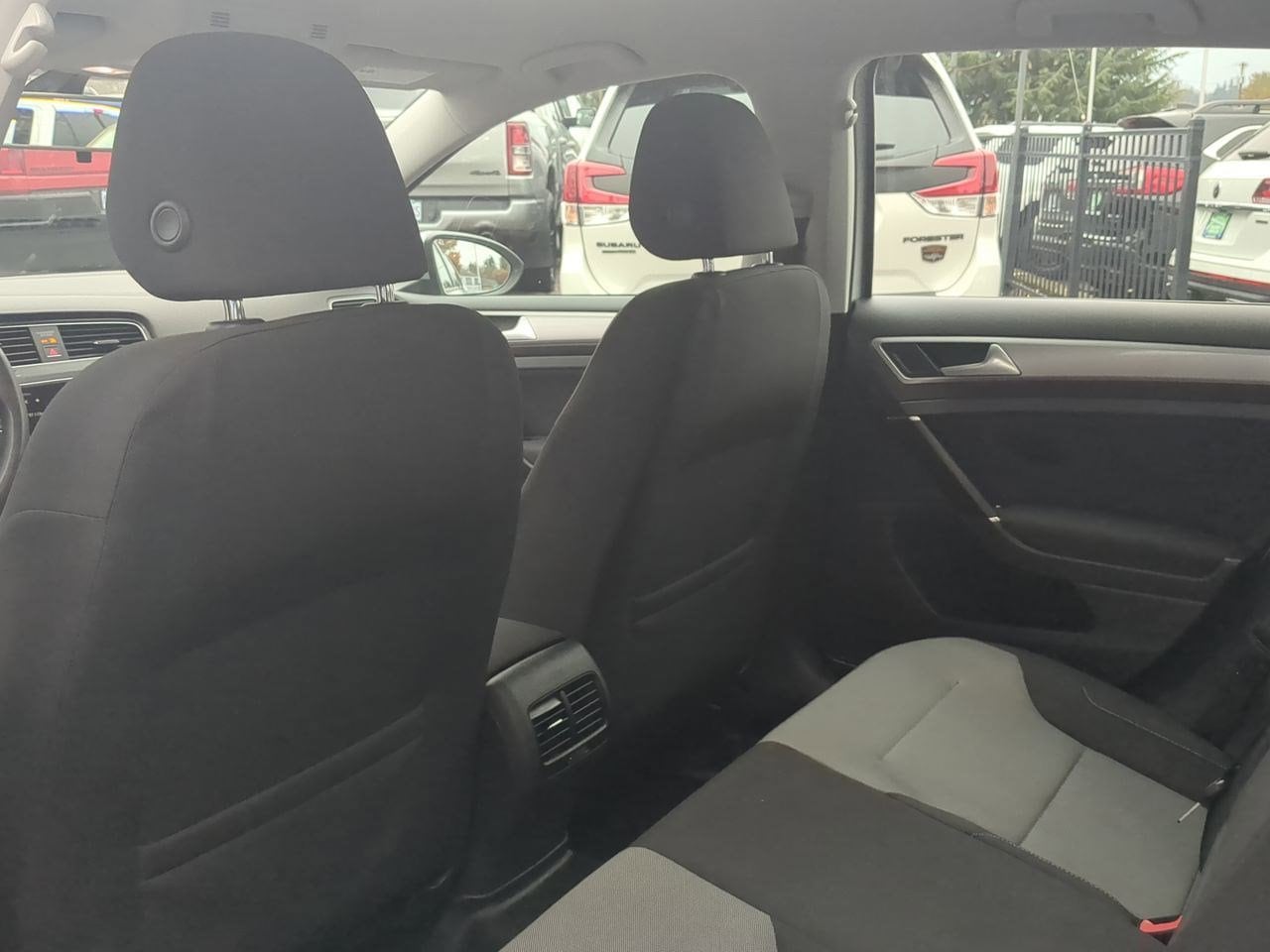 Thumbnail: 2016 Volkswagen e-Golf - 19