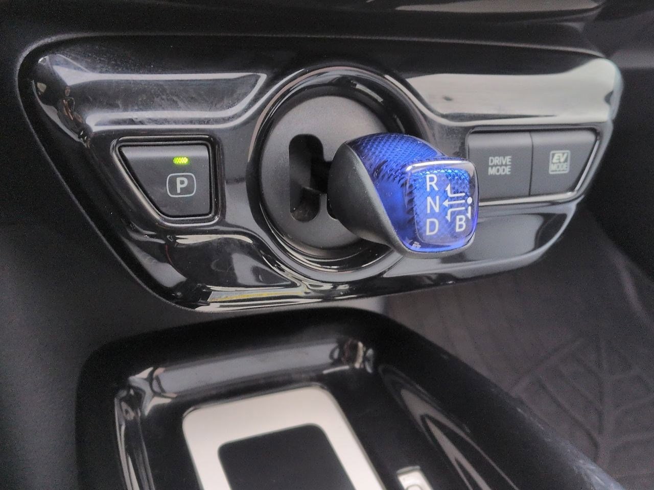 Thumbnail: 2016 Toyota Prius - 30