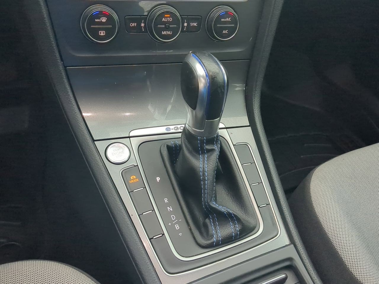 Thumbnail: 2016 Volkswagen e-Golf - 30