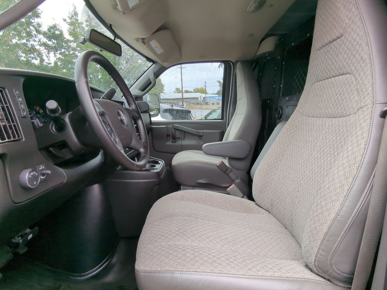 Thumbnail: 2020 GMC Savana - 22
