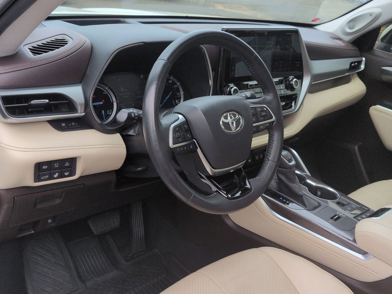 Thumbnail: 2020 Toyota Highlander - 10