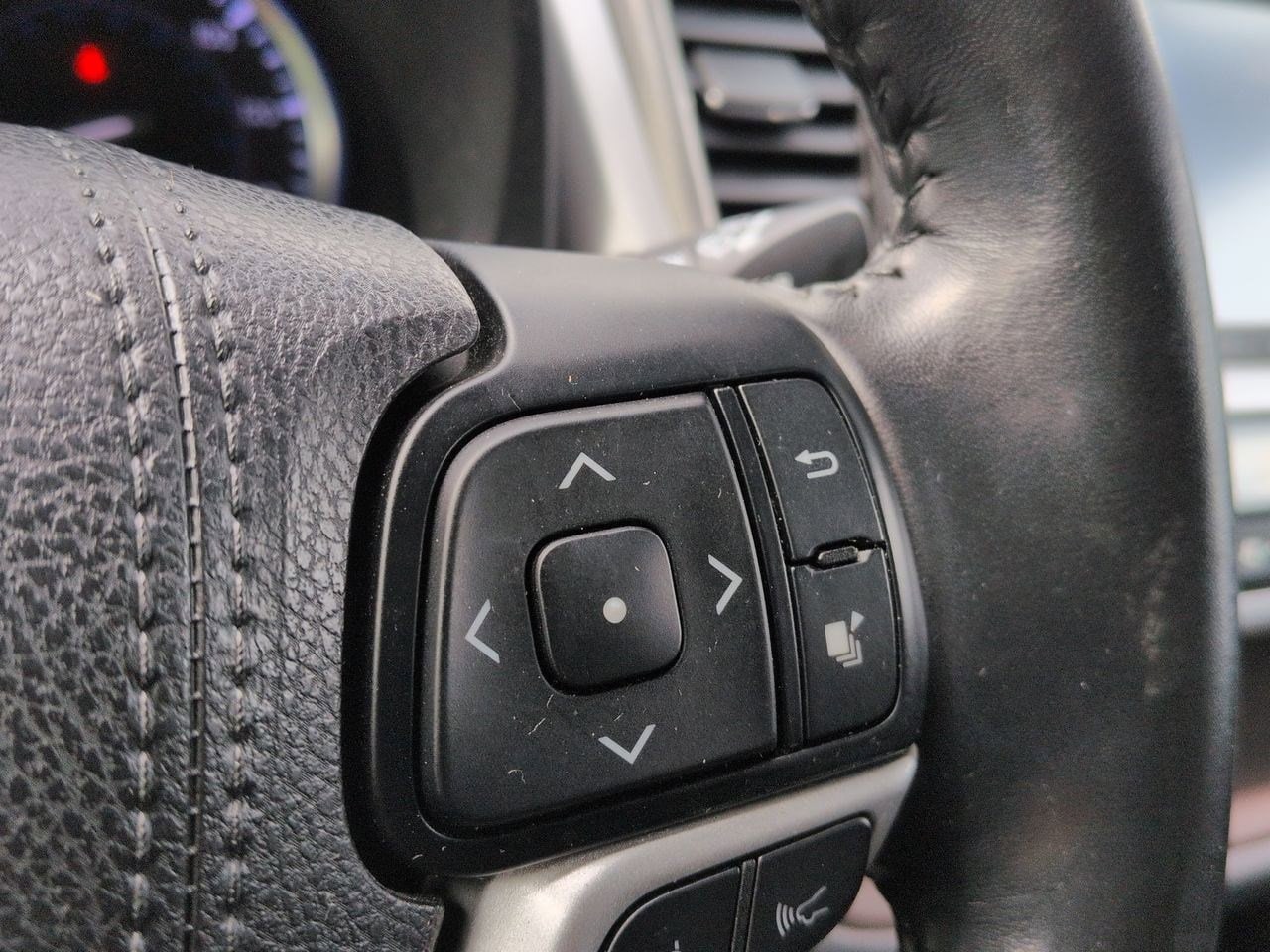 Thumbnail: 2018 Toyota Highlander - 26