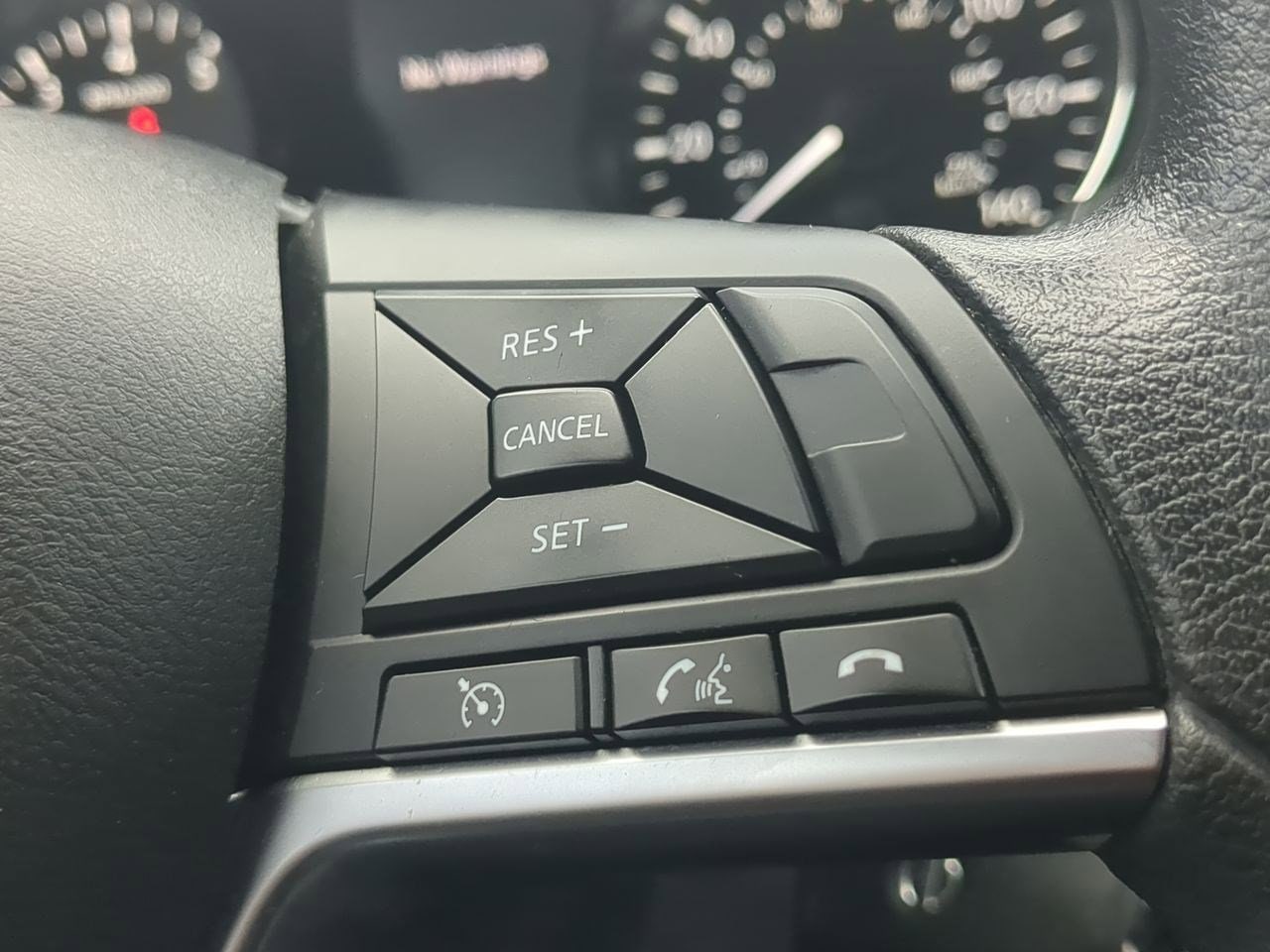 Thumbnail: 2018 Nissan Rogue Sport - 23