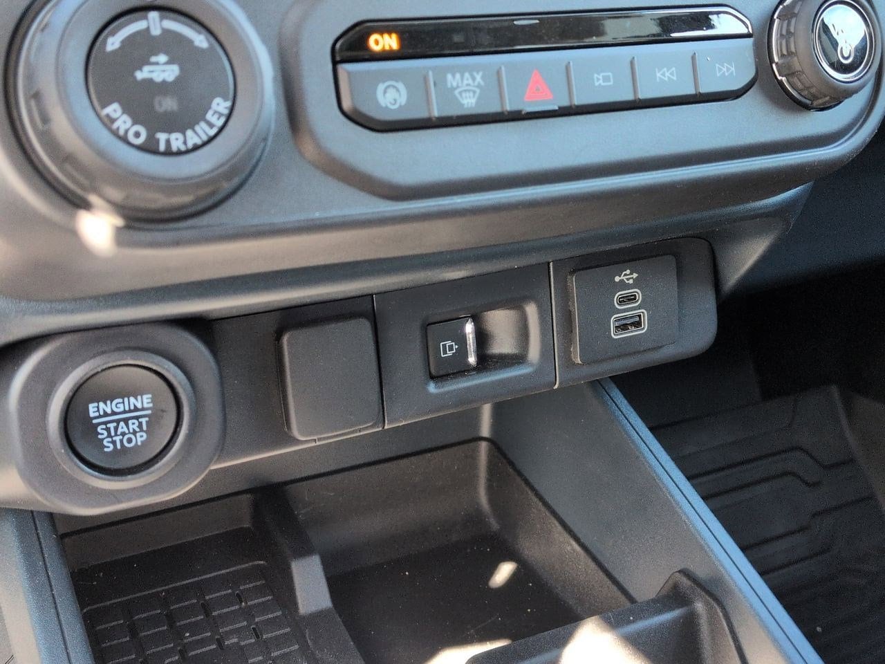 Thumbnail: 2025 Ford Maverick - 31