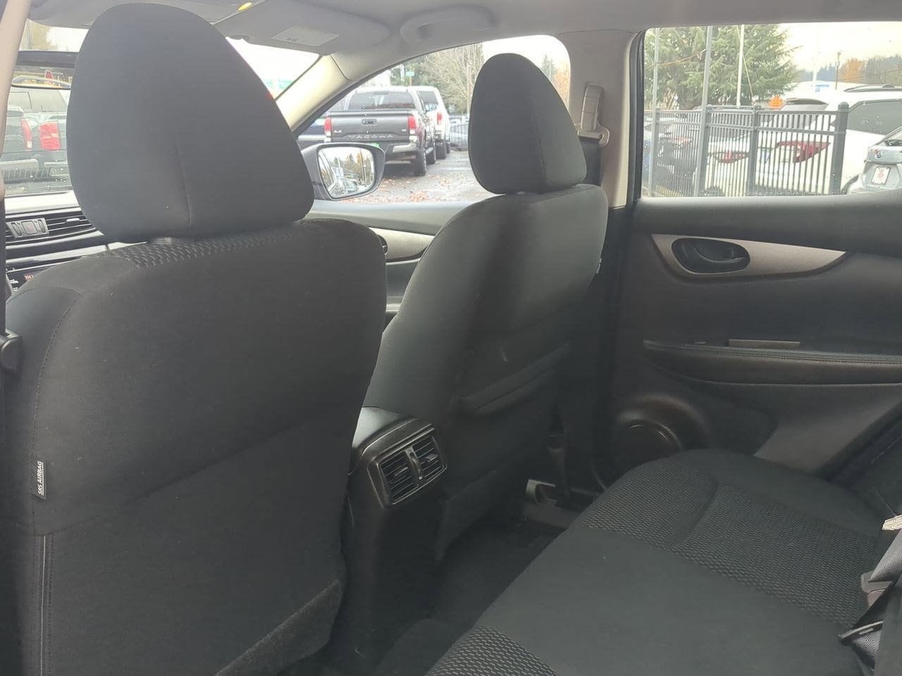 Thumbnail: 2018 Nissan Rogue Sport - 17