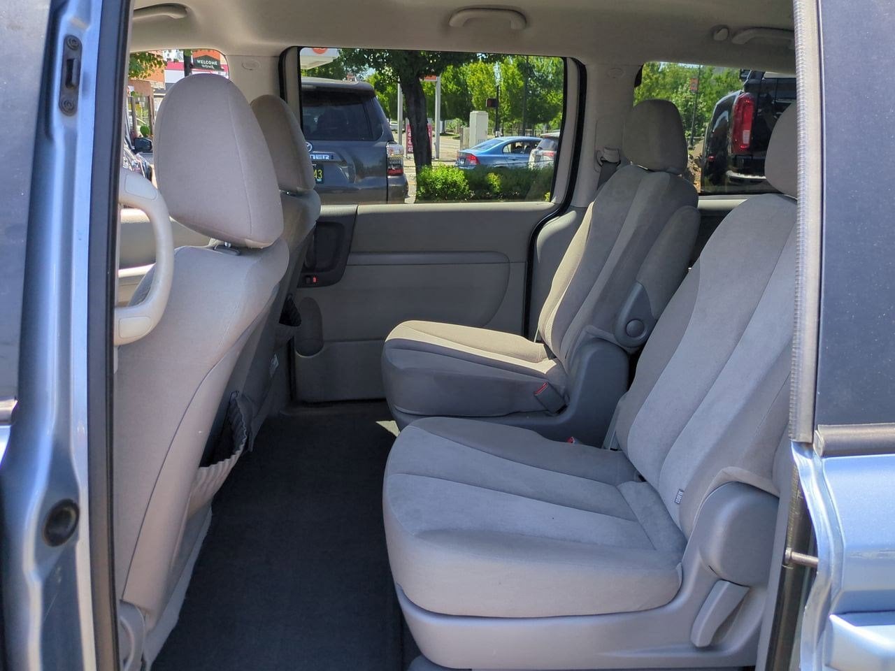 Thumbnail: 2011 Kia Sedona - 19