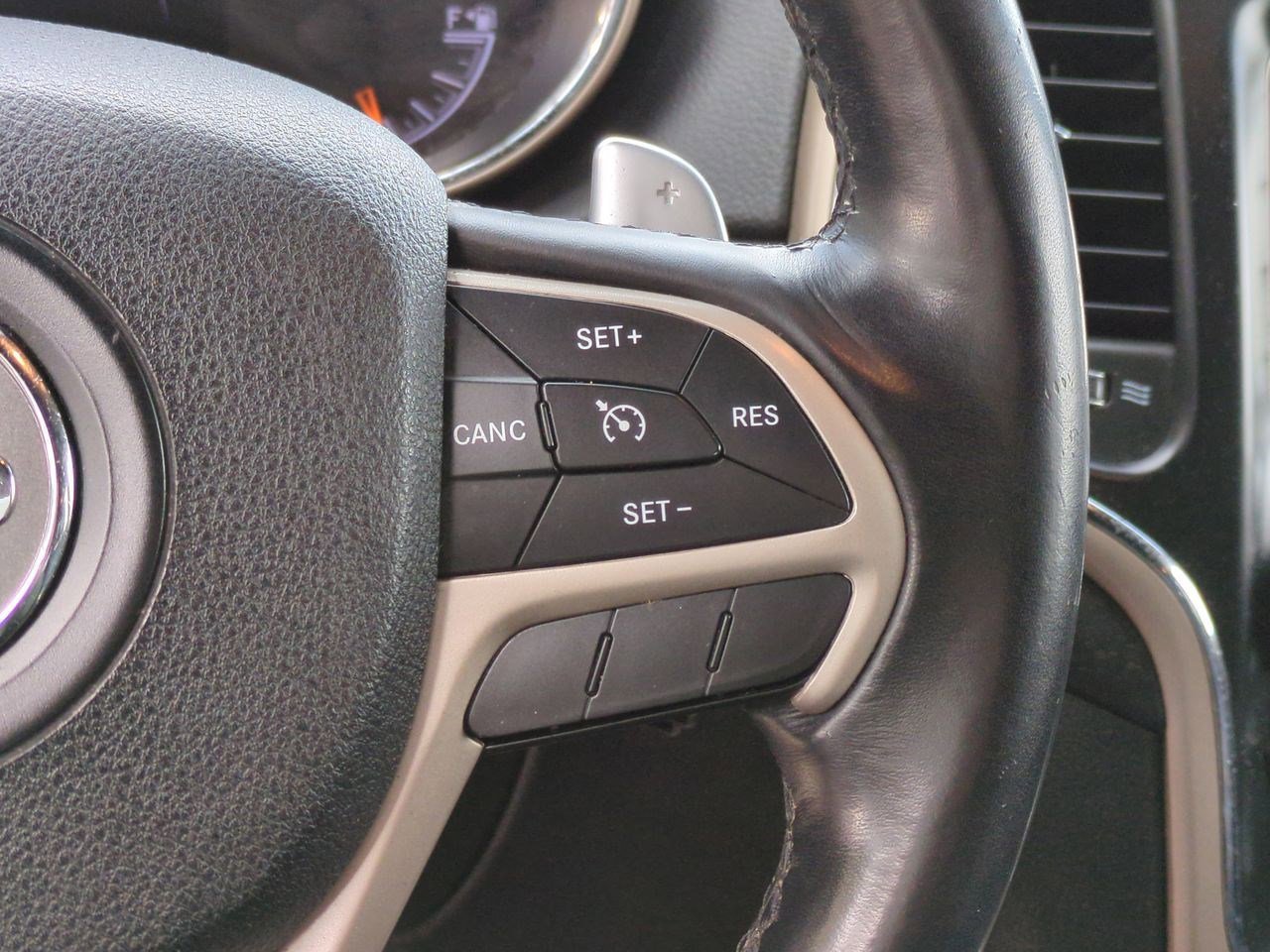 Thumbnail: 2015 Jeep Grand Cherokee - 25