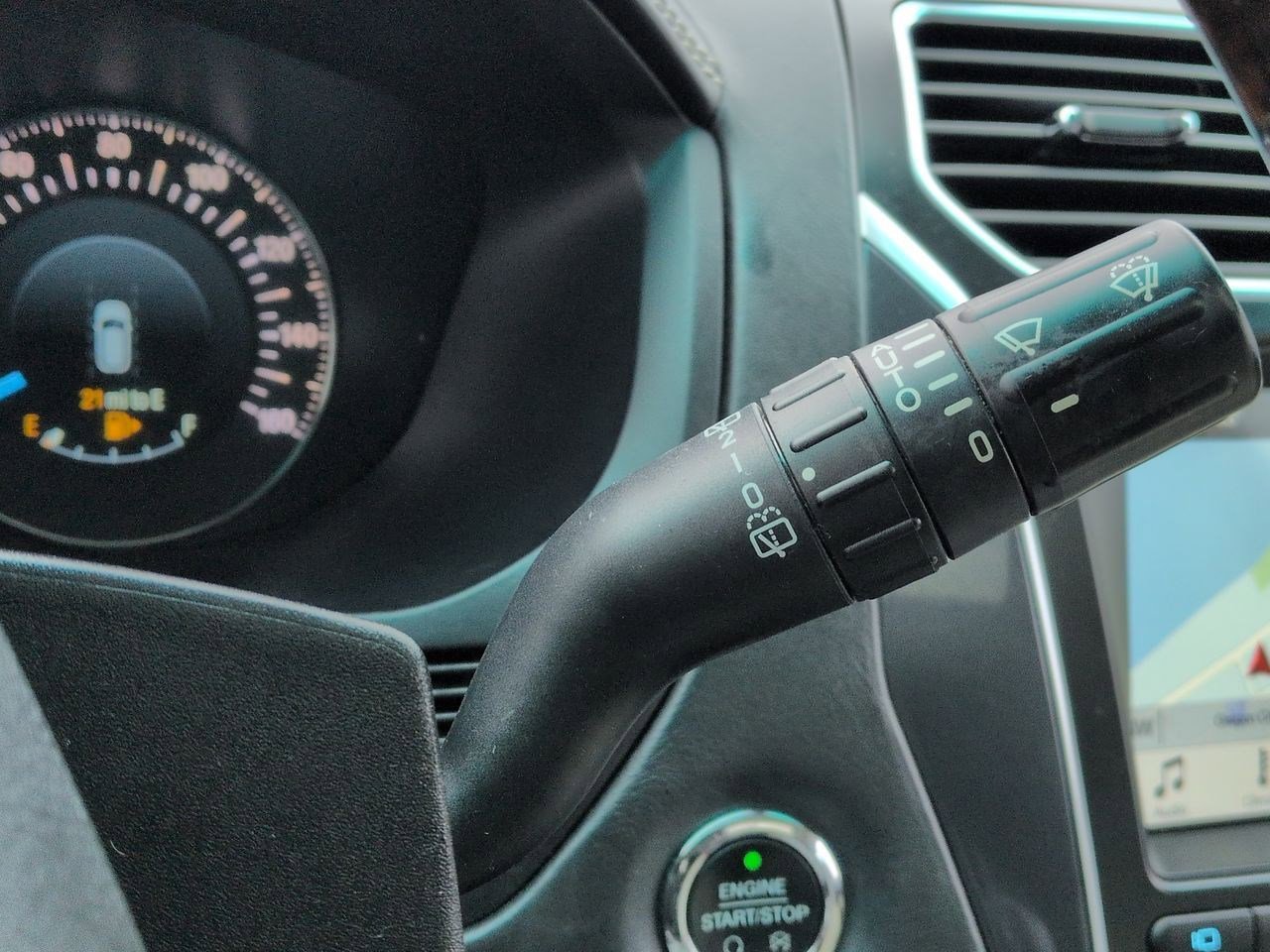 Thumbnail: 2017 Ford Explorer - 28