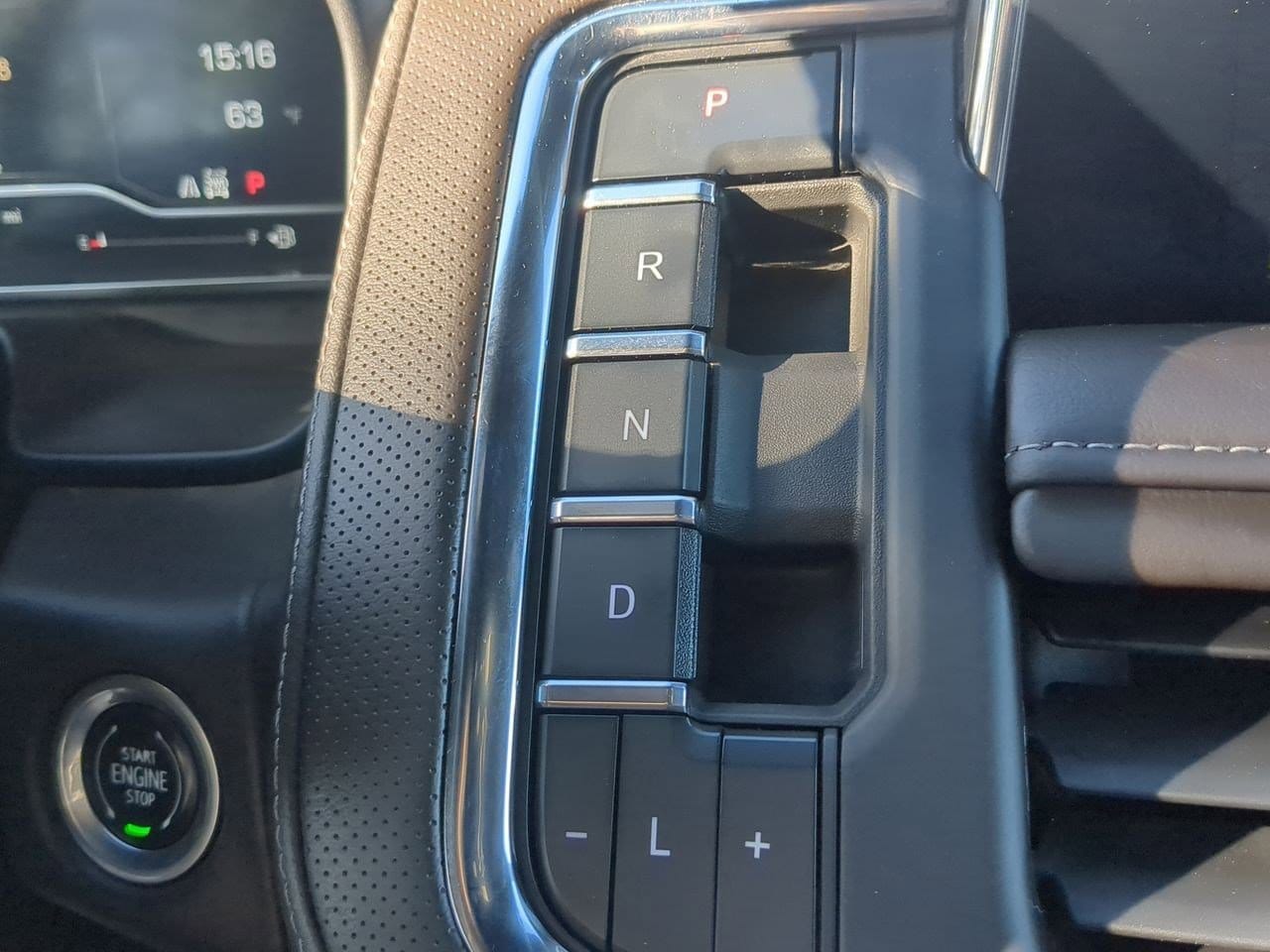 Thumbnail: 2023 GMC Yukon XL - 32