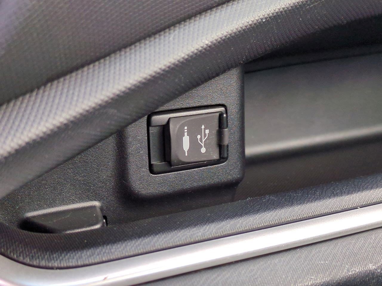 Thumbnail: 2016 Toyota Prius c - 31