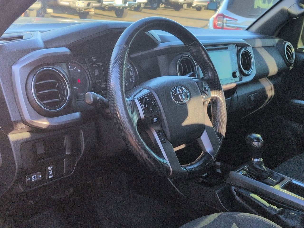 Thumbnail: 2016 Toyota Tacoma - 10