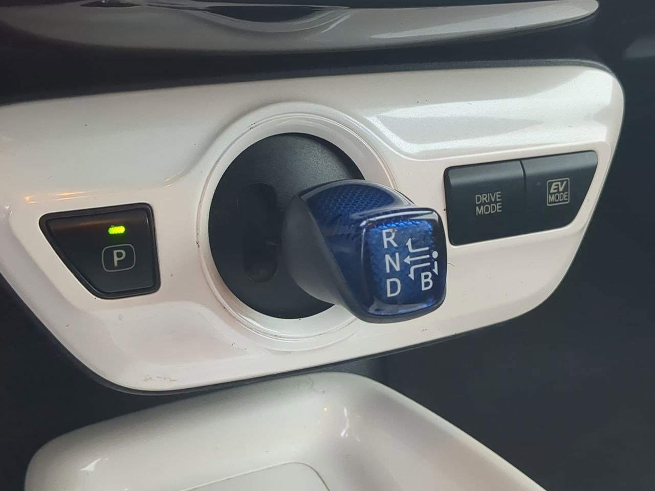 Thumbnail: 2016 Toyota Prius - 30