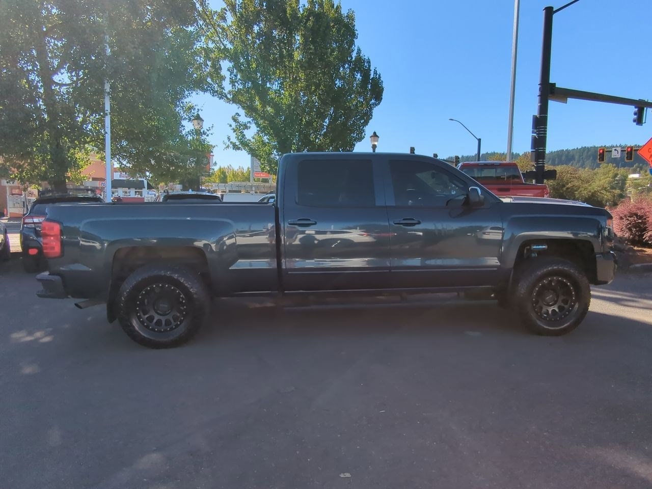 Thumbnail: 2018 Chevrolet Silverado 1500 - 15