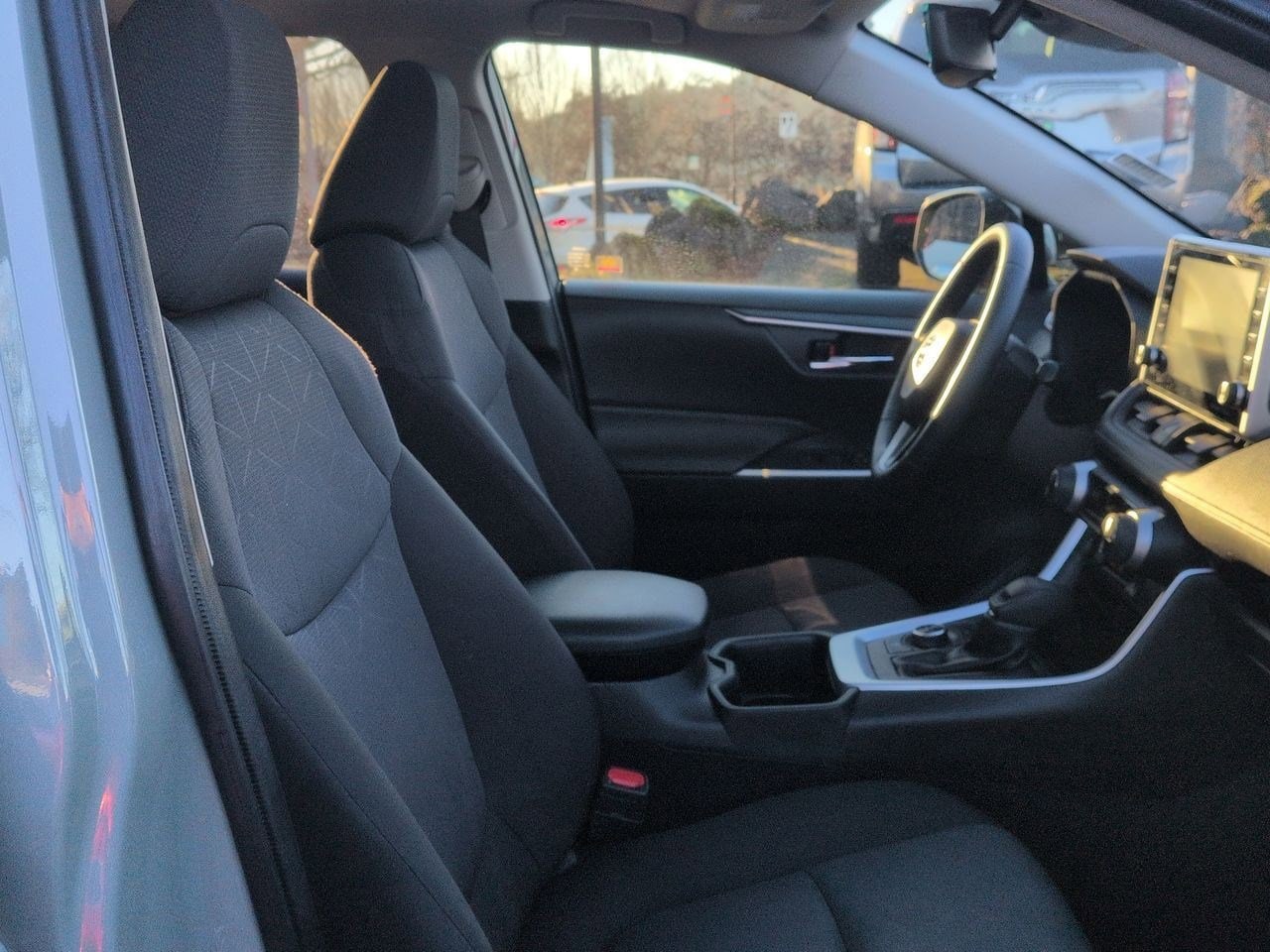 Thumbnail: 2022 Toyota RAV4 - 23