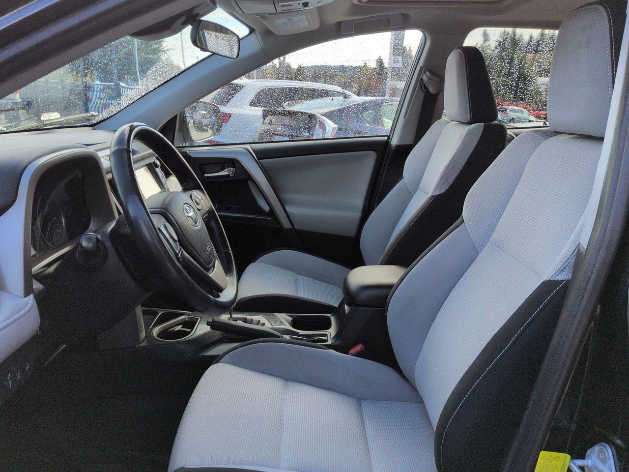 Thumbnail: 2018 Toyota RAV4 - 17