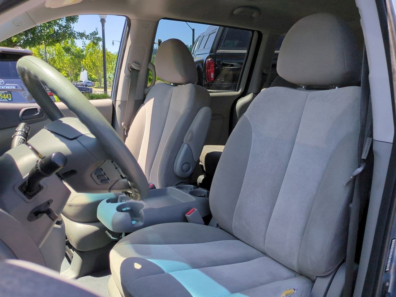 Thumbnail: 2011 Kia Sedona - 16