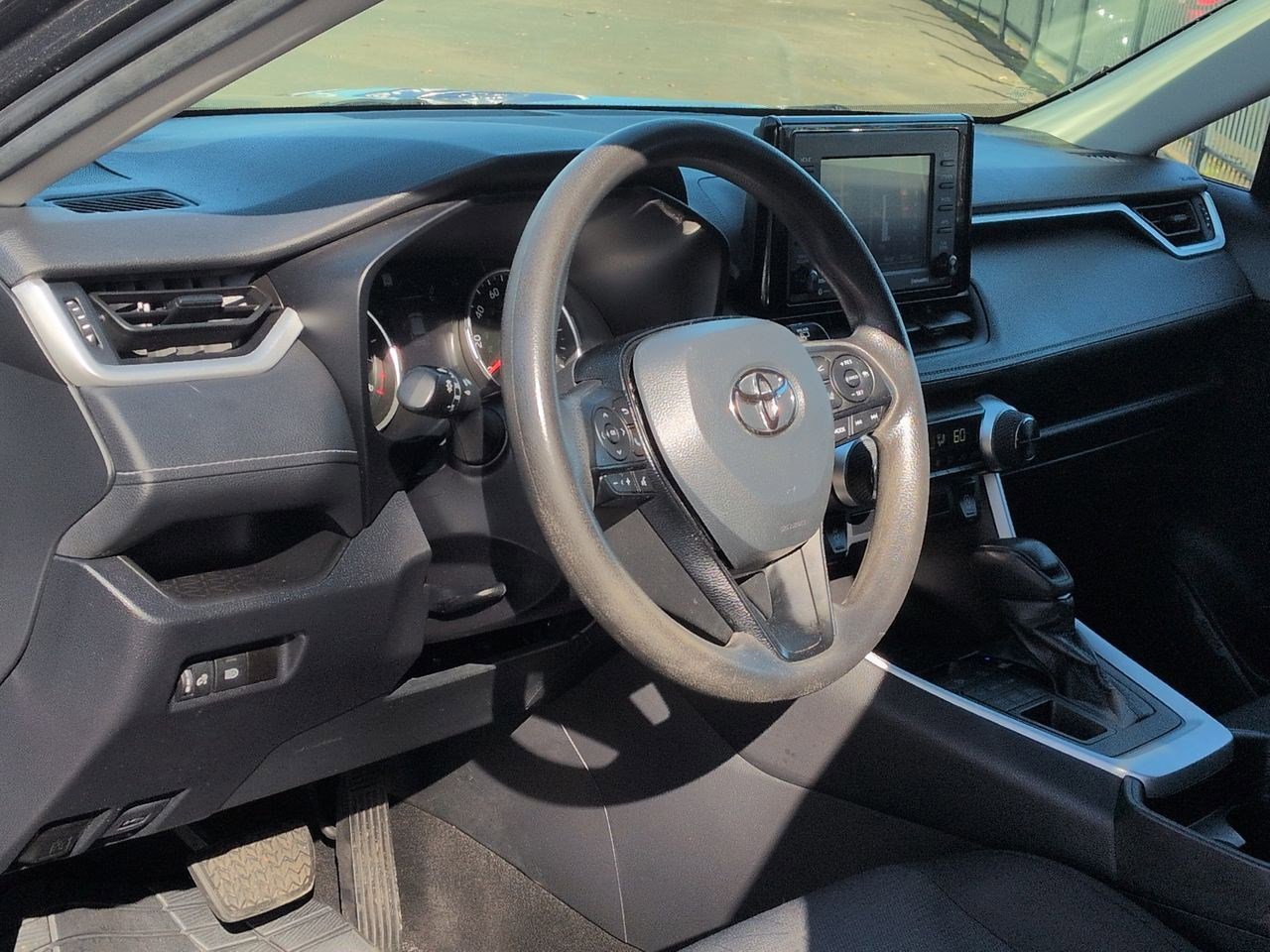 Thumbnail: 2021 Toyota RAV4 - 10