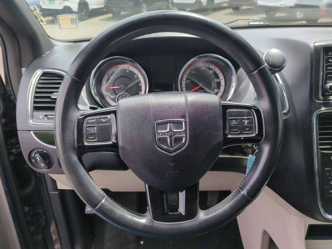 Thumbnail: 2017 Dodge Grand Caravan - 23