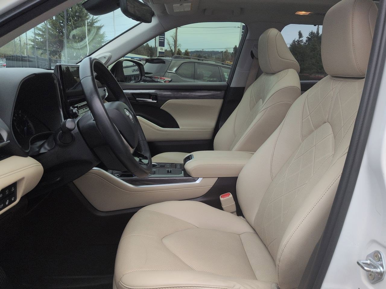 Thumbnail: 2020 Toyota Highlander - 17