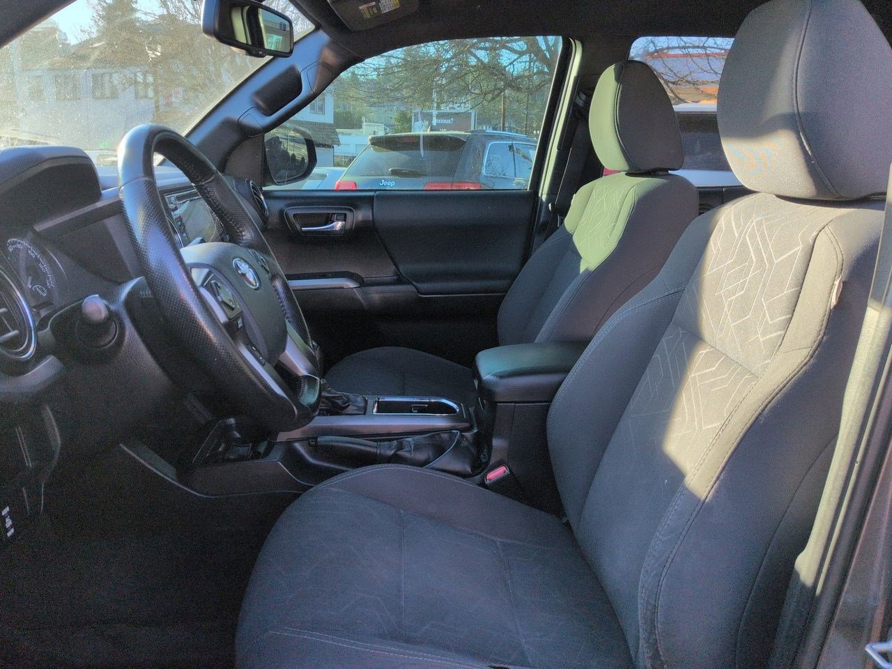 Thumbnail: 2016 Toyota Tacoma - 17