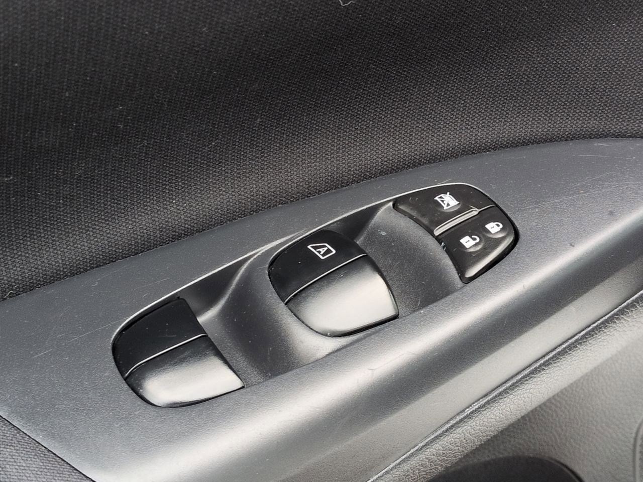 Thumbnail: 2014 Nissan Sentra - 18