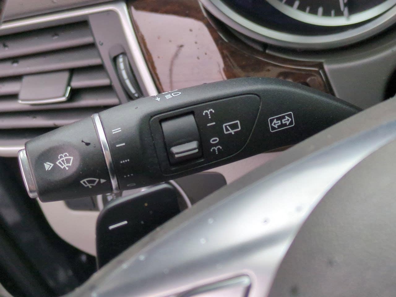 Thumbnail: 2012 Mercedes-Benz M-Class - 29