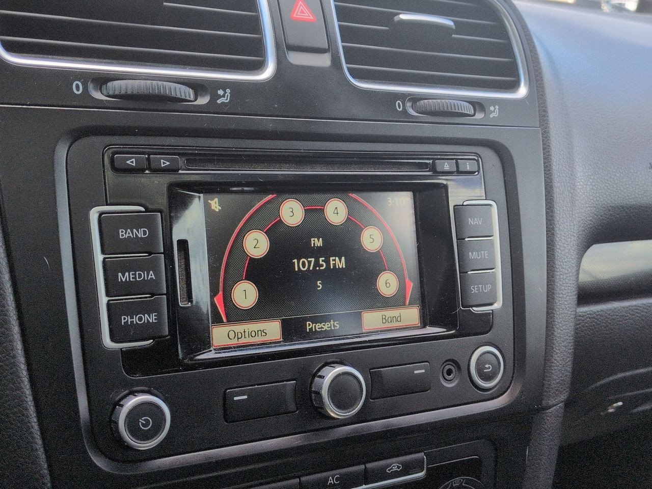 Thumbnail: 2011 Volkswagen Jetta - 30